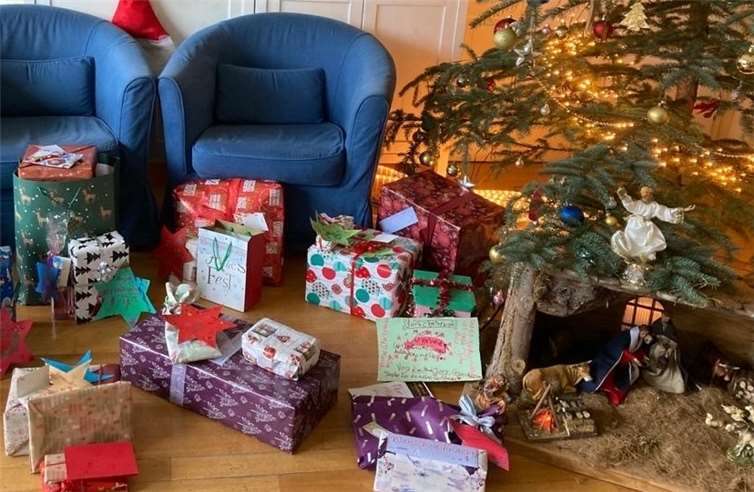 So sah es nach der Wunschweihnacht unter dem Weihnachtsbaum in der Villa PASCH aus.