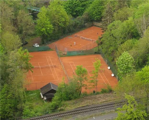SV Altenahr: Ein Sportverein im Schwebezustand So sahen die Tennisplätze vor der Flut aus. Foto: privat