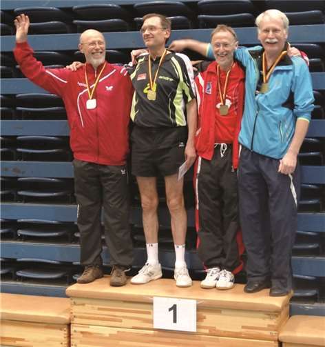 So sehen Sieger aus: Bernd Schuler (2.v.r.). privat