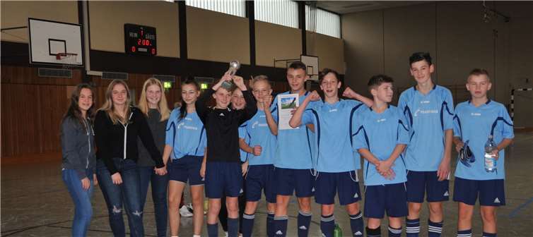 So sehen Sieger aus: Die Gemeinschaftsmannschaft von der Aar holte den Konfi-Cup des Dekanats Nassauer Land in Hahnstätten.Foto: Dekanat Nassauer Land