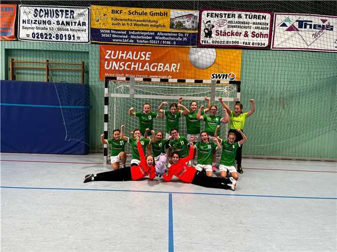 So sehen Sieger aus: Die weibliche E-Jugend des TuS Grün-Weiß Mendig.  Foto: privat