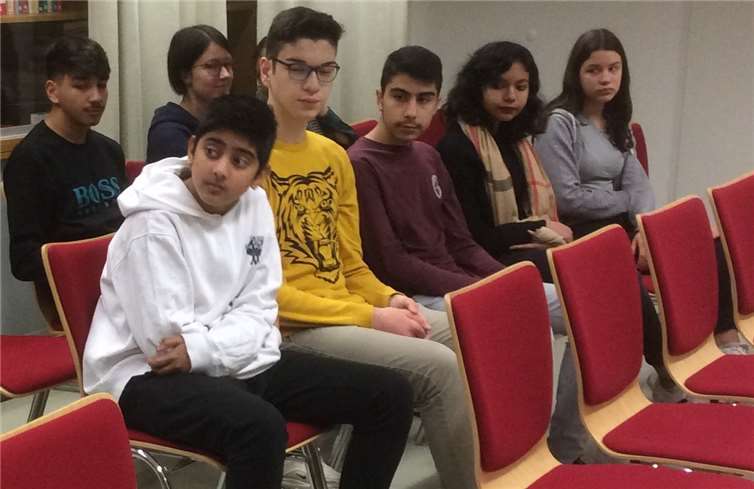 So sehen Sieger aus: Erim Erkan (Reihe 1, 3. v.l.), Thalita Gueders (Reihe 1, 4. v.l.), Kim Friedrich (Reihe 1, 5. v.l.), Leon Bongardt (Reihe 2, 1. v.l.)