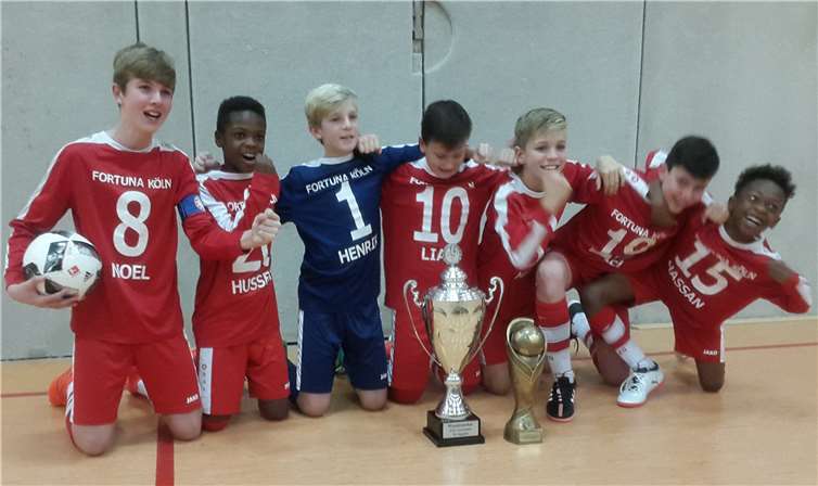 So sehen Sieger aus: Fortuna Köln, Gewinner des U13-Turniers.