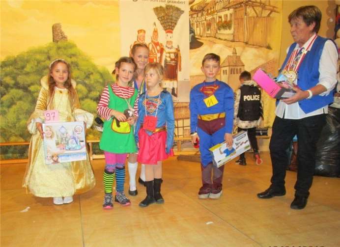 „So sehen Sieger aus“ - Prämierung der schönsten Kostüme.privat