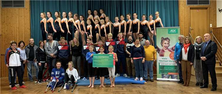 So sehen Sieger aus: die Mitglieder des TV Schwegenheim freuen sich über den grandiosen Preis. Foto: AOK