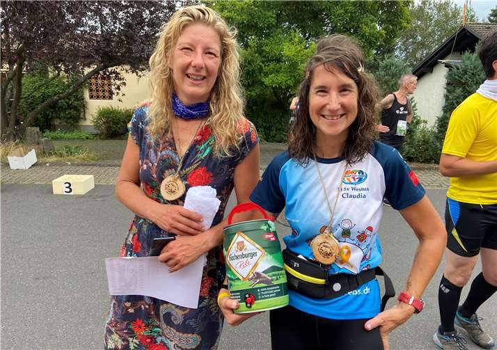 So sehen Siegerinnen aus: Claudia Franke und Gabi Paul. Quelle: SV Westum