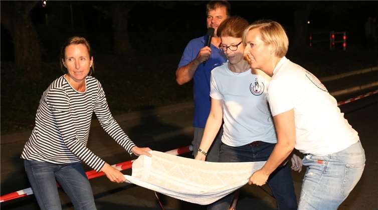 So sehen Siegerinnen aus, die Damen aus Köln kamen auch mit den Wasserbomben prima zurecht