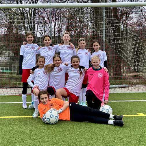 So sehen Siegerinnen aus: die U13 1 des SC 13. Foto: Andreas Ludes
