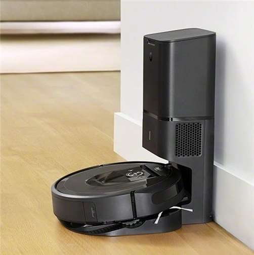 So selbstständig kann kaum ein Teenager putzen: Der iRobot Roomba i7+ leert seinen Schmutzbehälter an der Saugstation. Quelle: iRobot