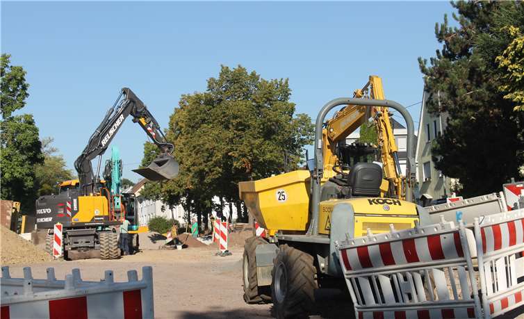 So sieht der Kreuzungsbereich in diesen Tagen aus: Bagger, Erdhaufen und Absperrungen prägen das Bild. Die Arbeiten für den neuen Kreisel kommen gut voran. Foto: Verbandsgemeinde Montabaur