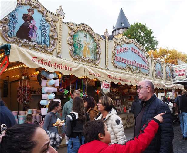 Ein Besuch bei Koch´s Waffelbäckerei ist ein Muss auf dem Lukasmarkt So sieht die Waffelbäckerei Koch - Dierichs heute aus.
