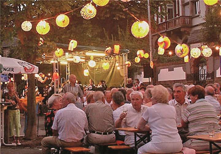 So stimmungsvoll geht es beim Lampionfest zu.  Privat