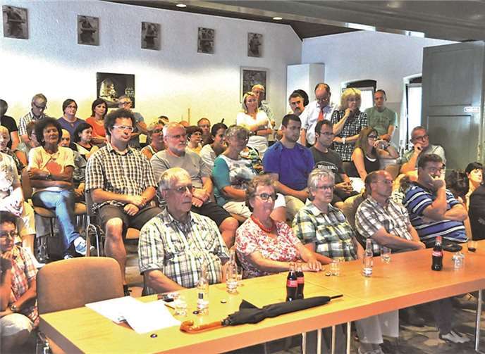 So viele Besucher gab es noch in keiner Ettringer Gemeinderatssitzung.