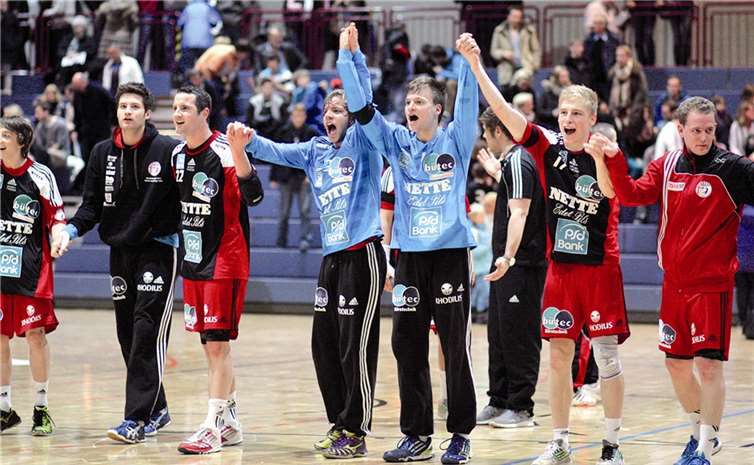 So würden die Fans die Spieler des TV Mülheim gerne nach dem Derby feiern sehen.
