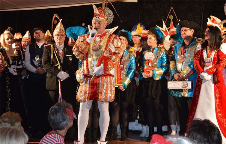 „Sobald ich die Pumphose anhabe, ist der Bazillus Karneval in mir nicht mehr zu bremsen“, sagt Rudolphi über seine mehr als 100 Auftritte im Prinzenornat. Fotos: AB