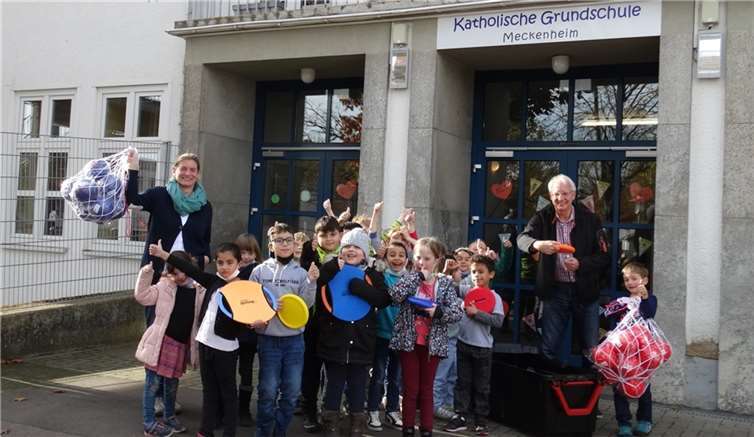 Softbälle, Wuselball-Spiele, Springseile, Frisbees, Topfstelzen und vieles mehr sorgen nun wieder für Kurzweil in den Pausen und unterstützen die Spiel- und Bewegungsmöglichkeiten der Kinder.Foto: privat