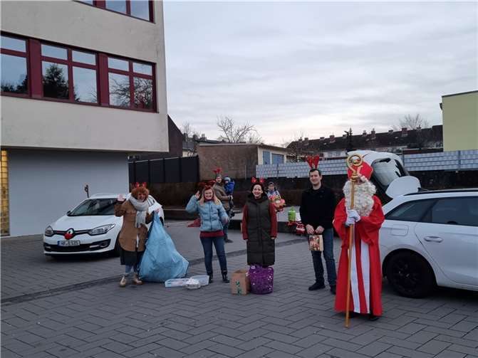 Sogar der Nikolaus höchstpersönlich war begeistert von der tollen Idee und war vor Ort.Foto: privat