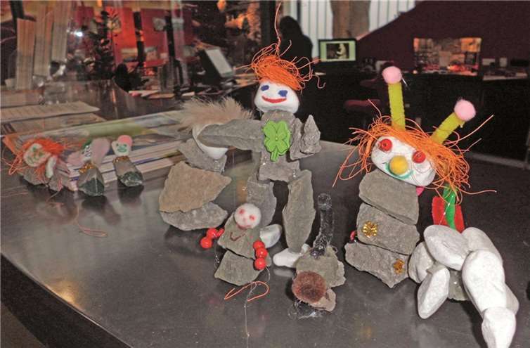 Solche schönen Kunstwerke aus Lavastein basteln die Kinder beim Geburtstagsprogramm von „Terra Vulcania“. Stadt Mayen