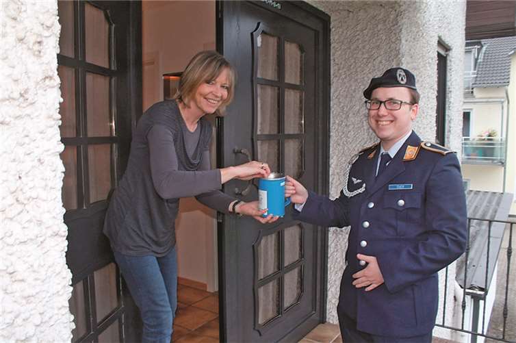 Soldaten des Bataillons für Operative Information 950 sammelten an zwei Tagen für die Deutsche Kriegsgräberfürsorge.privat