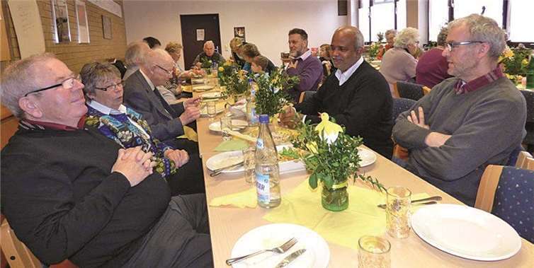 Solidaritätsessen mit leckerem Essen und guten Gesprächen.privat