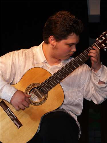 Sologitarrist Emilio Lutz, Klasse 9.1, begeisterte die Zuhörer.