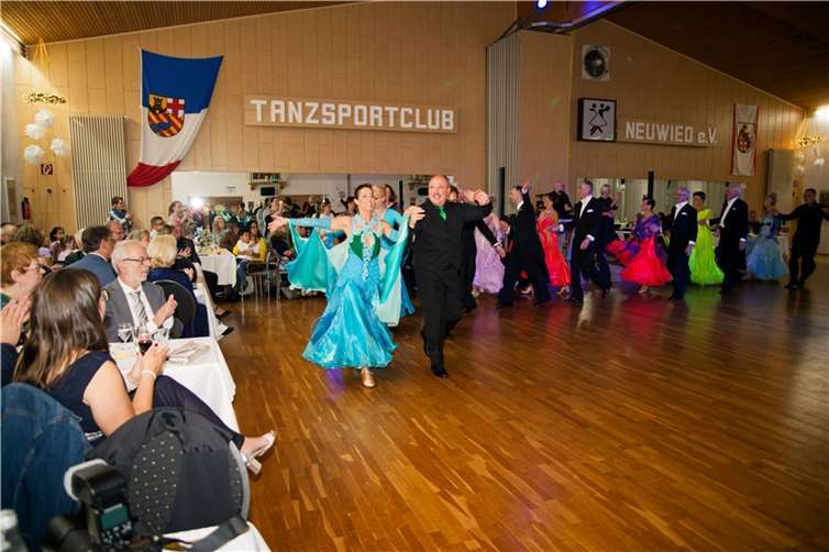 Sommerball des Tanzsportclub Neuwied.  Foto: Helmut Kerschsieper