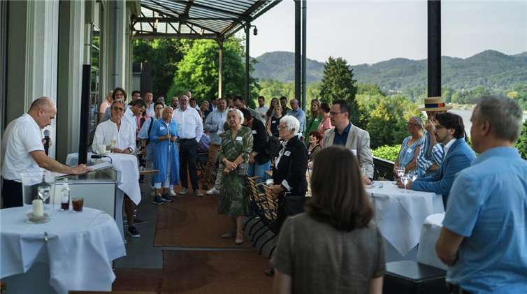 Sommerfest der Zukunftsregion Ahr- Begrüßung durch unseren Vorstandsvorsitzenden Guido Mombauer.  Foto: Maurice Trouvain