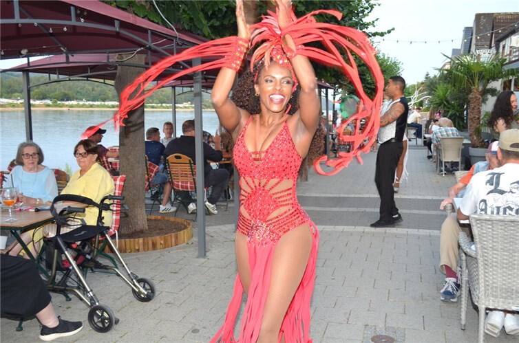 Sommerliche Temperaturen und ein ganz besonderes Ambiente erwarteten die Besucher und Besucherinnen des Sommerfests in Bad Breisig.