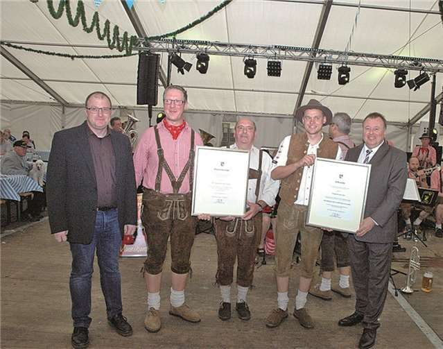Landrat Dr. Jürgen Pföhler genoss die Stimmung im Oktoberfestzelt 