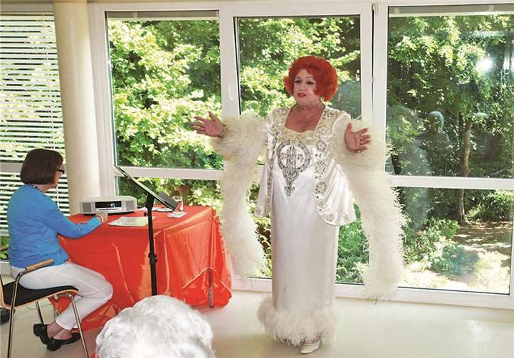 Songs wie “Ich weiß, es wird einmal ein Wunder gescheh’n“ ernteten große Anerkennung beim Publikum.