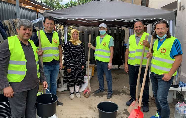 Songül Erdem ist stolz auf ihre Helfertruppe. Foto: ROB