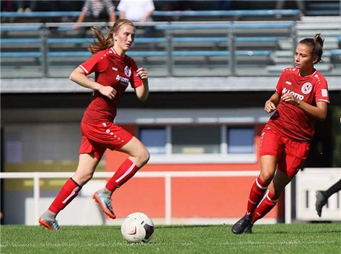 Sonja Bartoschek (l.) und Léa Daiz waren maßgeblich am klaren 3:1-Sieg in Siegelbach beteiligt. Foto: Guido Kölzer