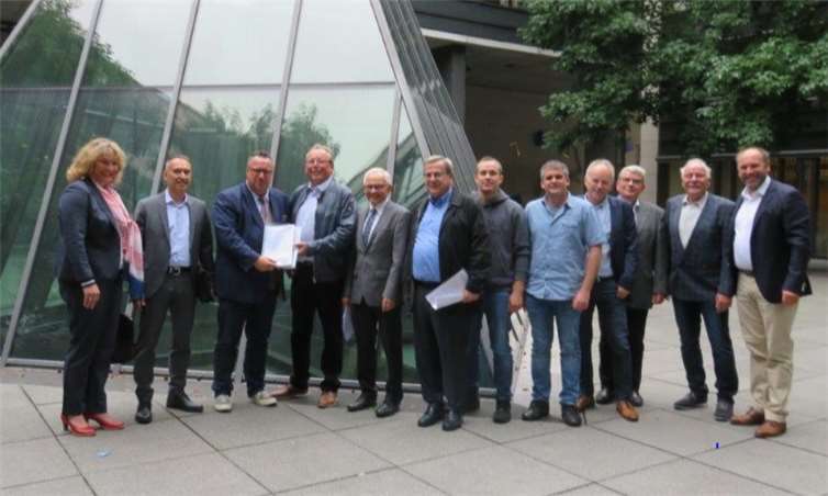 Sonja Brenner, Dr. Greulich, Andy Becht, Andreas Brenner, Udo Seifen, Klaus Krüger, André Nett, Sven Krämer, Heinz Weingarz, Robert Müller, Werner Kaspers, Marco Weber (v.l.). Foto: privat