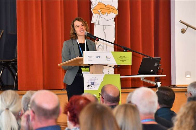 Sonja Gröntgen informierte über den bisherigen Verlauf und die Fortschritte der „Smarten Region MYK10“.