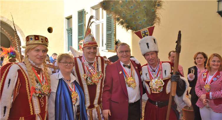 Sonja Wilhelm als Kollegin von Prinz Norbert und Alfred Eich alsBerichterstatter für „BLICK aktuell“ wurde der Sessionsorden verliehen.