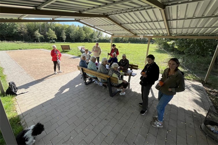 Sonne, Infos und ein gemeinschaftliches Miteinander bei der Rast.