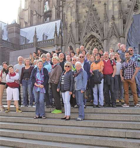 Sonniges Wetter belohnt die gutgelaunten Ausflügler am Dom. privat