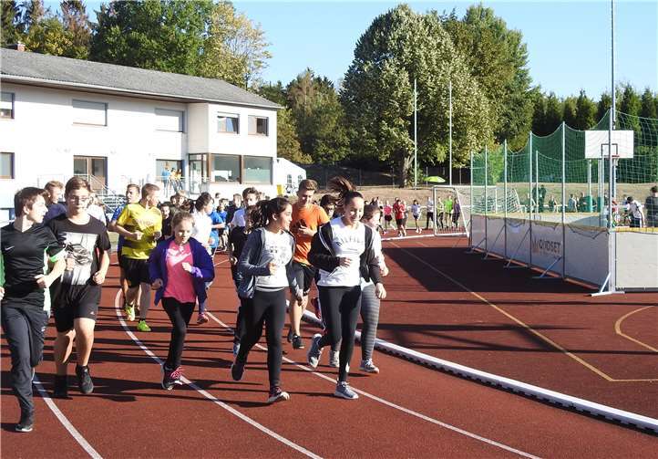 Sonniges Wetter und sonnige Gemüter bei den Bundesjugendspielen. Privat