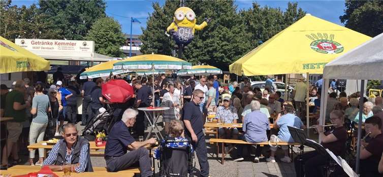 Feuerwehr Gladbach: 100-jähriges mit Festwochenende gefeiert Sonntag war Familientag mit musikalischen Frühschoppen und Tag der offenen Türe bei der gesamten Blaulichtfamilie.