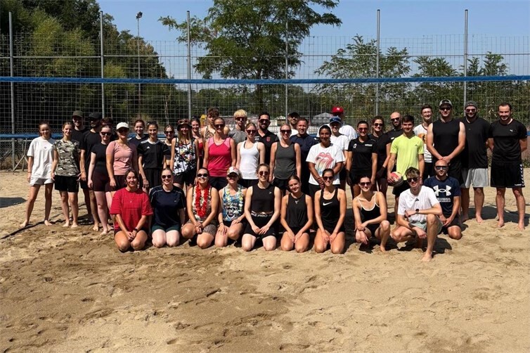 Sonntagsmannschaften Beachvolleyball.
