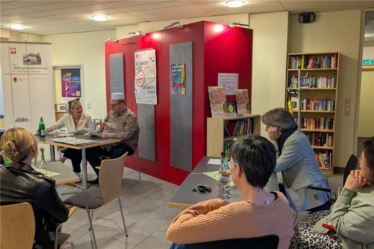 Sophie Meyers und Klaus Dillmann sorgten mit Sketchen für heitere Stunden im MGH Mayen. 