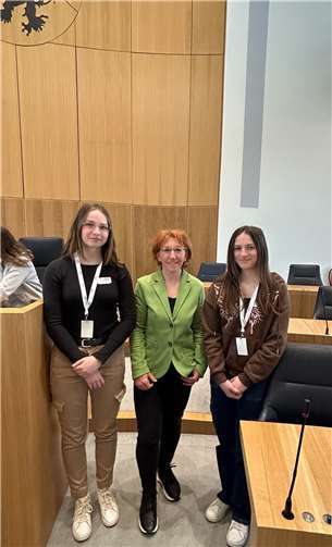 Sophie Welter und Joelle Grochowski folgten der Einladung der Landtagsabgeordneten.