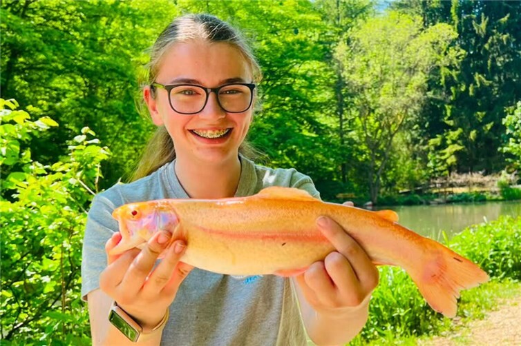 Sophie mit Goldforelle