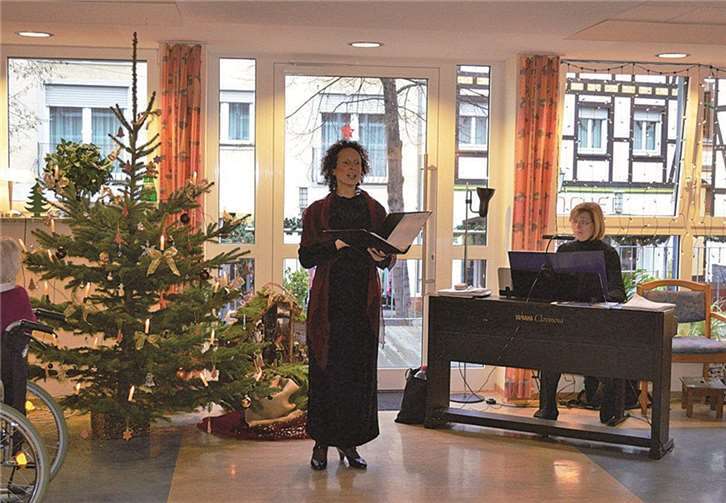 Sopranistin Alexandra Tschida begeisterte Zuhörer bei Weihnachtsfeier. Privat