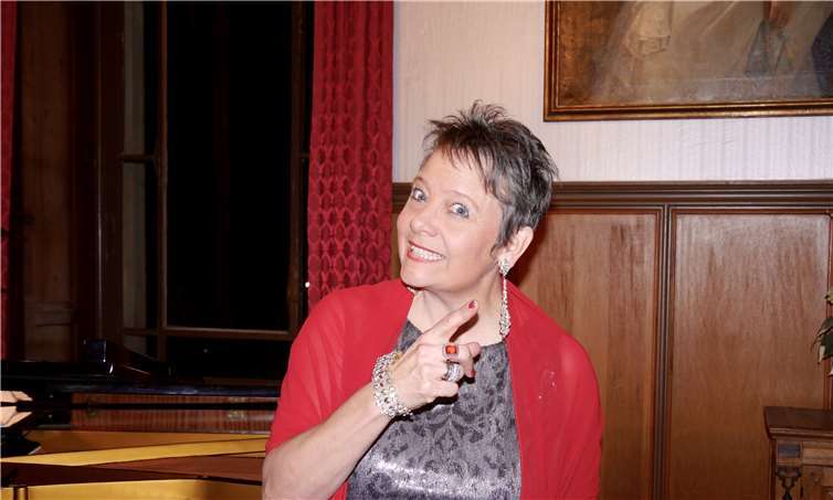 Sopranistin Bettina Kerth begeisterte die Zuhörer/Innen im Schloss.MO