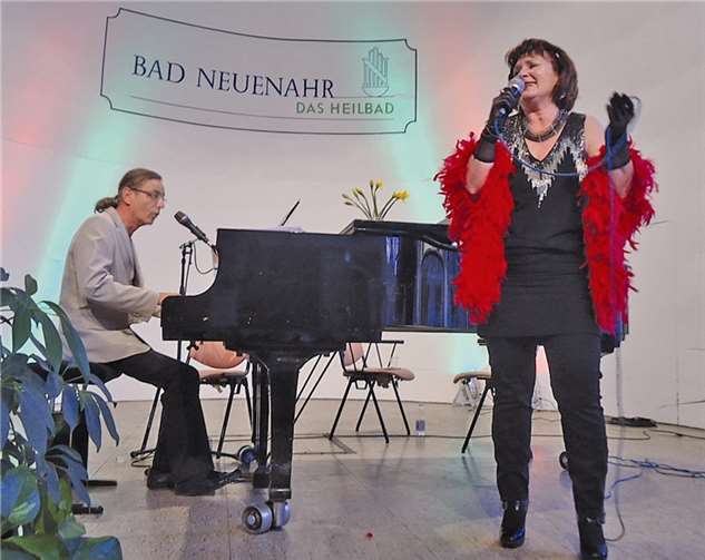 Sopranistin Olga Tscherney und Pianist Tommy Geller beim Konzert im Kurpark Bad Neuenahr.privat