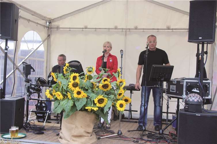 Sorgen am Samstag, 19. September für musikalische Untermalung: Die „Kölsche Jung von der Ahr“.