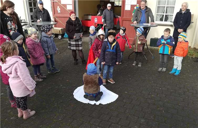 Sorgt immer wieder für Begeistung: Marinslied und Martinsspiel des Kindergartens. Foto: BL