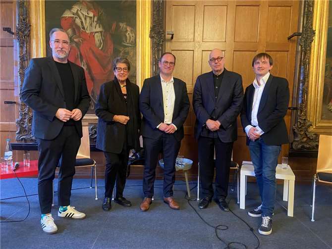 Sorgten bei aller Einigkeit für einen differenzierten Blick auf ein schwieriges Thema. (v. li.): Markus Graf, Prof. Ingeborg Henzler, Ingo Schneider, Leon Botstein und Benedict Kloeckner.  Fotos: Martin Düpper
