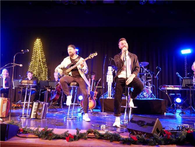 Sorgten für Gänsehautmomente: Die junge und lebendige Kölner Pop-Rock-Band StadtRand performte leidenschaftlich.